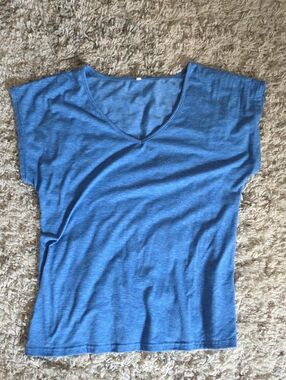 Women's V-Neck Short Sleeve Tee - Blue